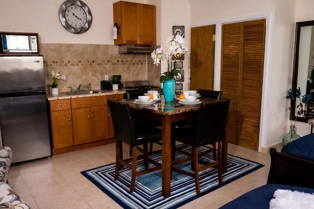 A Taste Of Paradise - Vacation Rentals Close To Us Embassy & Restaurants Nassau Eksteriør billede